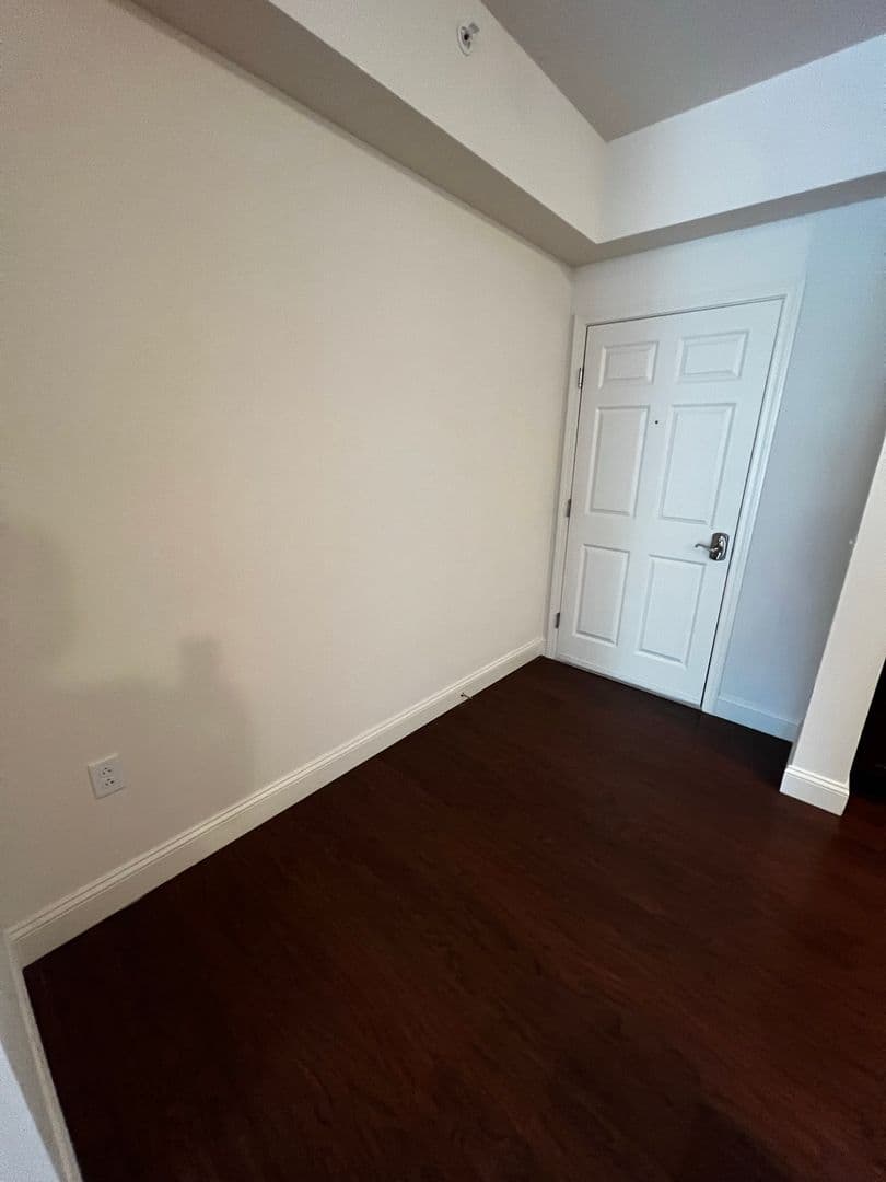 Burlington Apartment: 195 Bayberry Circle