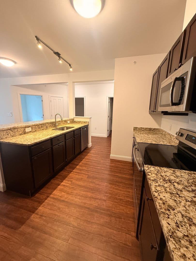 Burlington Apartment: 165 Winterberry Lane