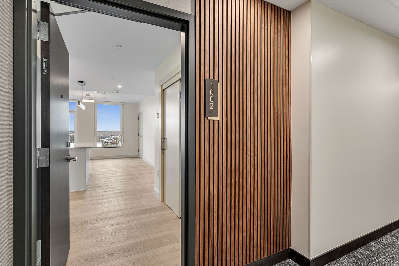 Burlington Apartment: 140 Bank Street