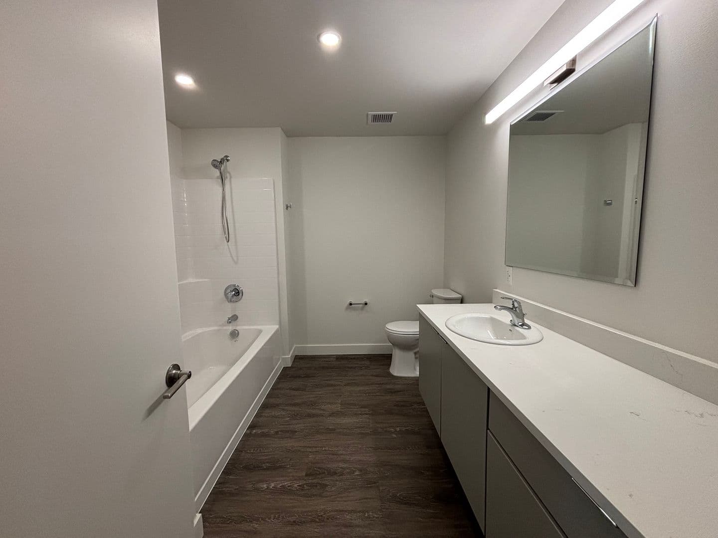 Burlington Apartment: 125 Cambrian Way