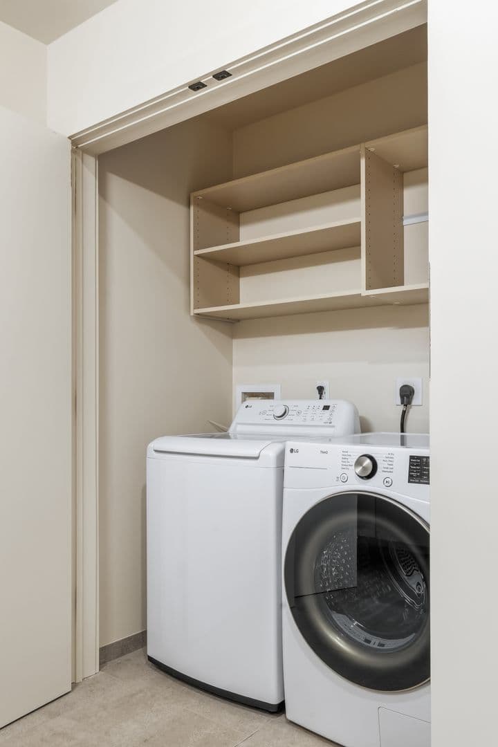 Burlington Apartment: 125 Cambrian Way