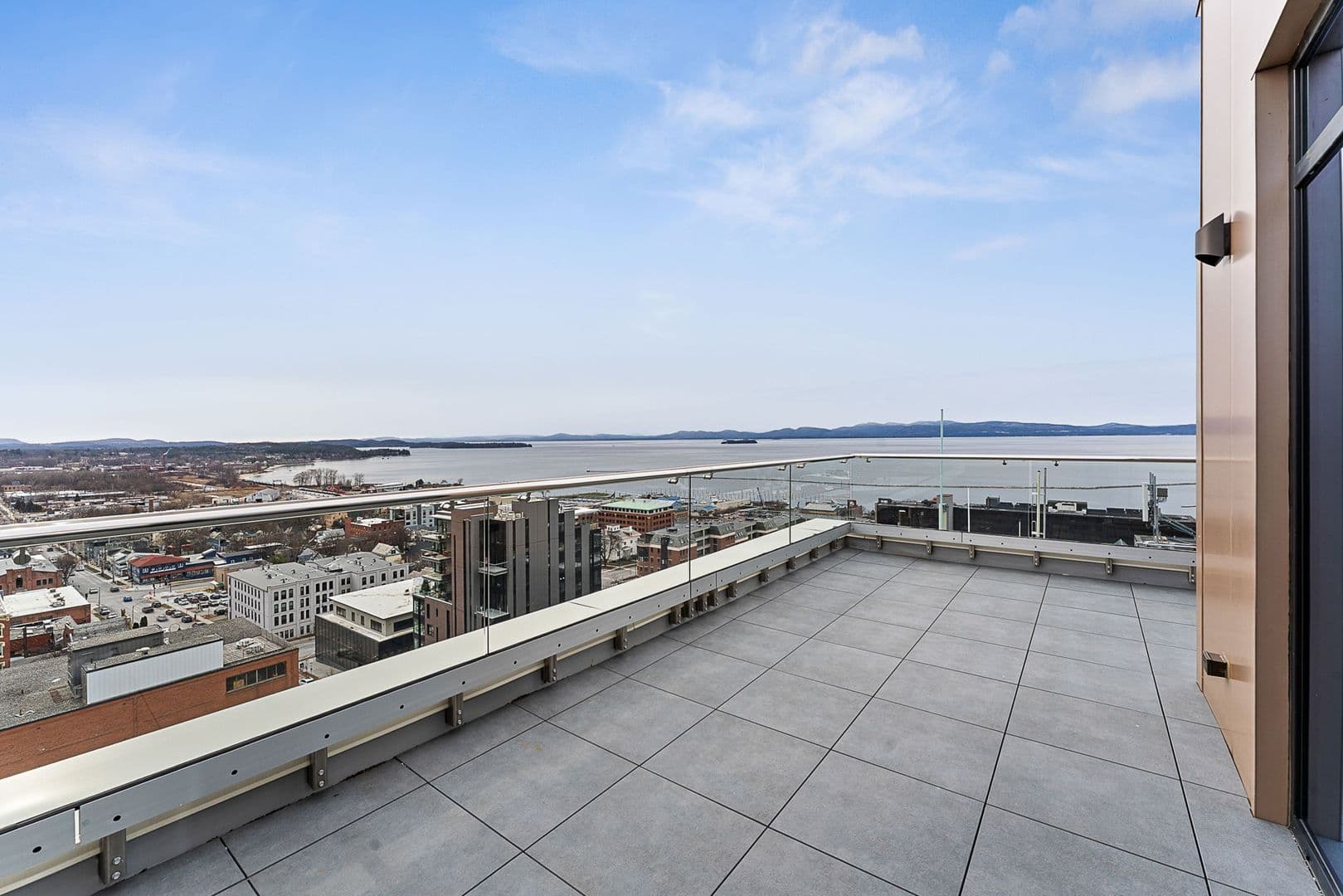 Burlington Apartment: 140 Bank Street