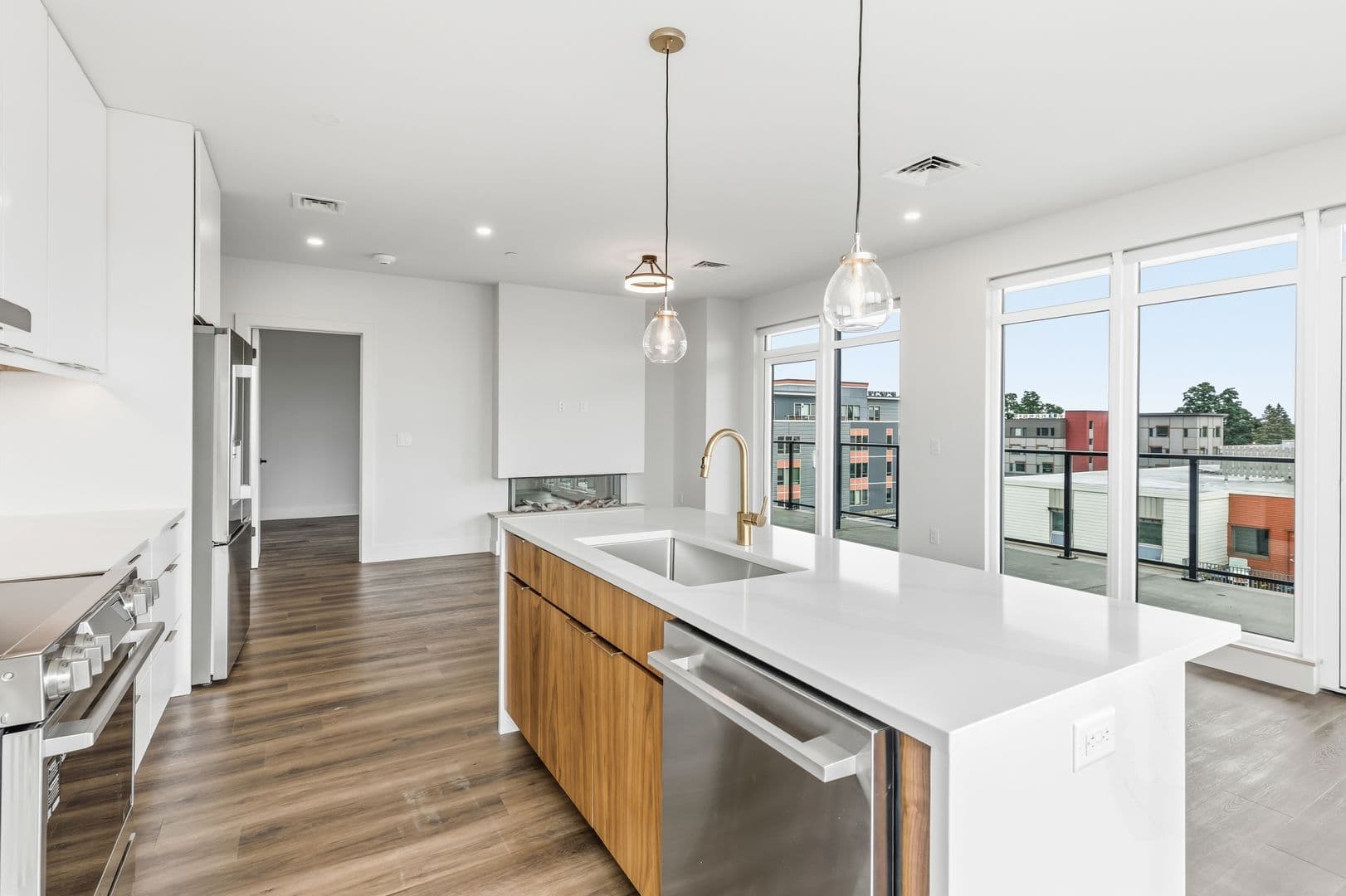Burlington Apartment: 125 Cambrian Way