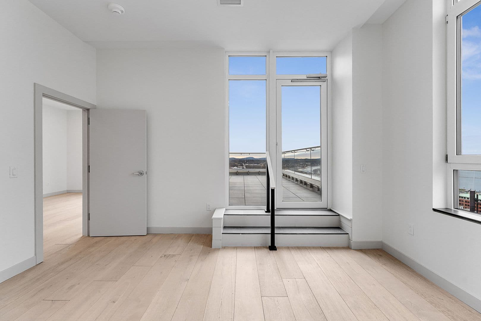 Burlington Apartment: 140 Bank Street