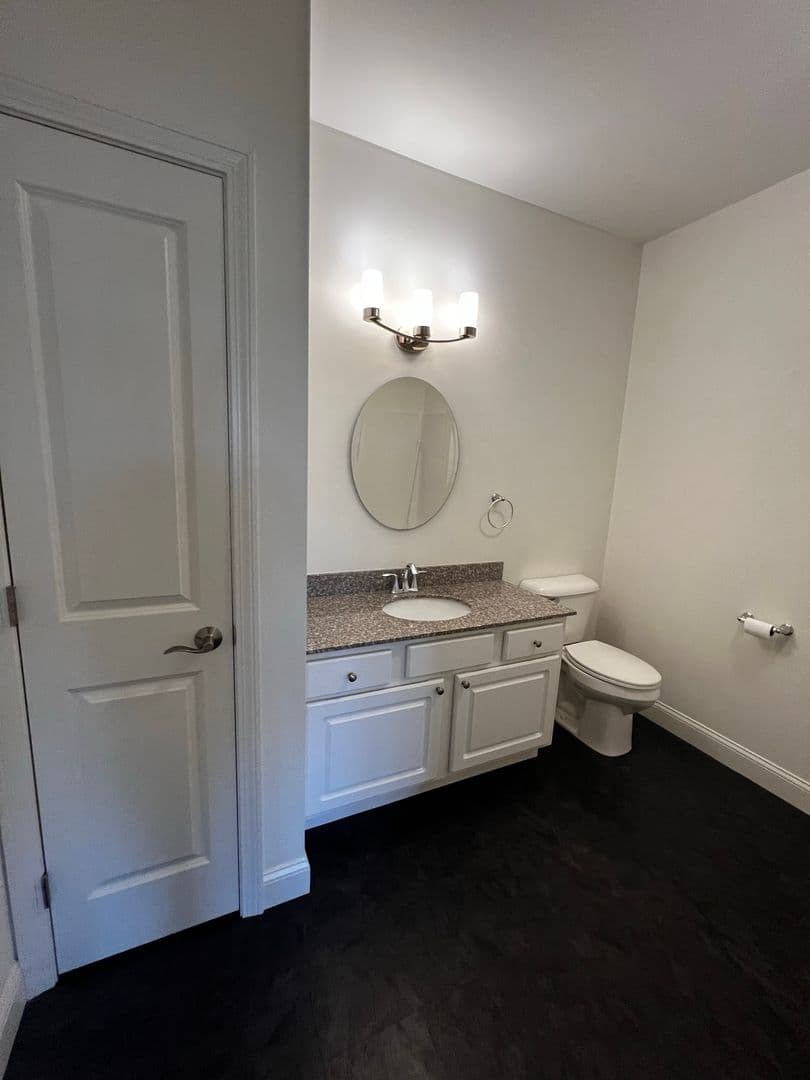 Burlington Apartment: 181 Winterberry Lane