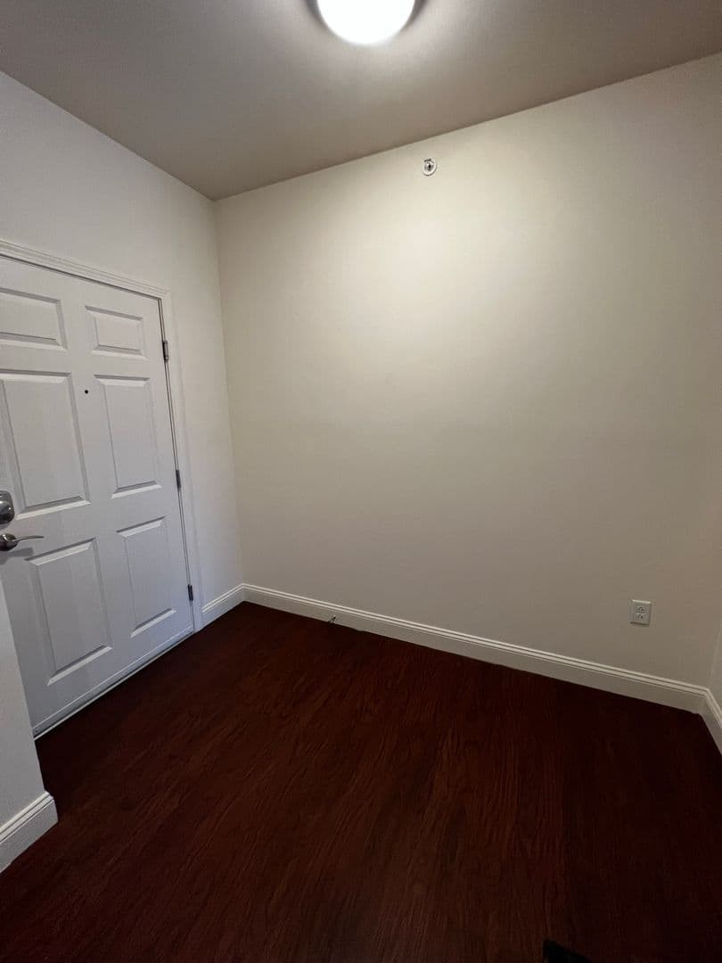 Burlington Apartment: 195 Bayberry Circle