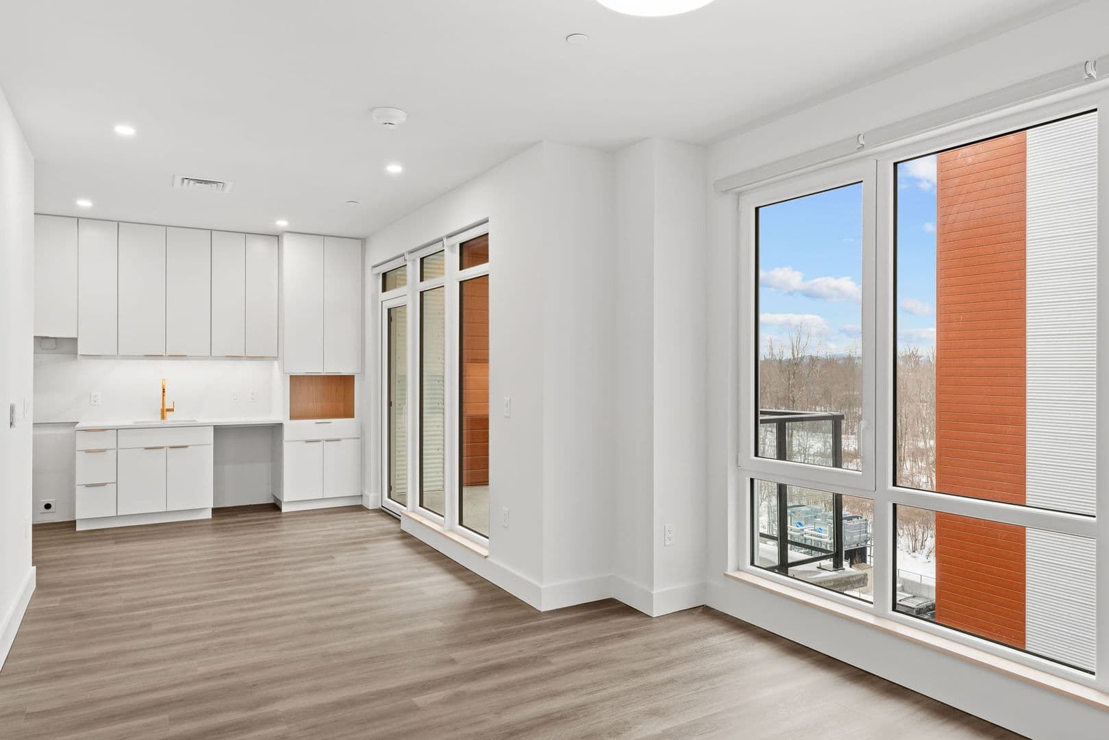 Burlington Apartment: 125 Cambrian Way