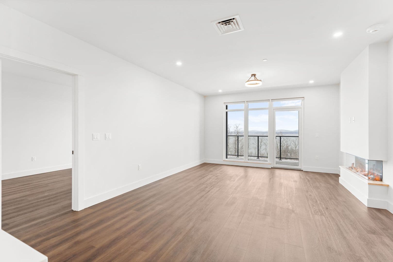 Burlington Apartment: 125 Cambrian Way