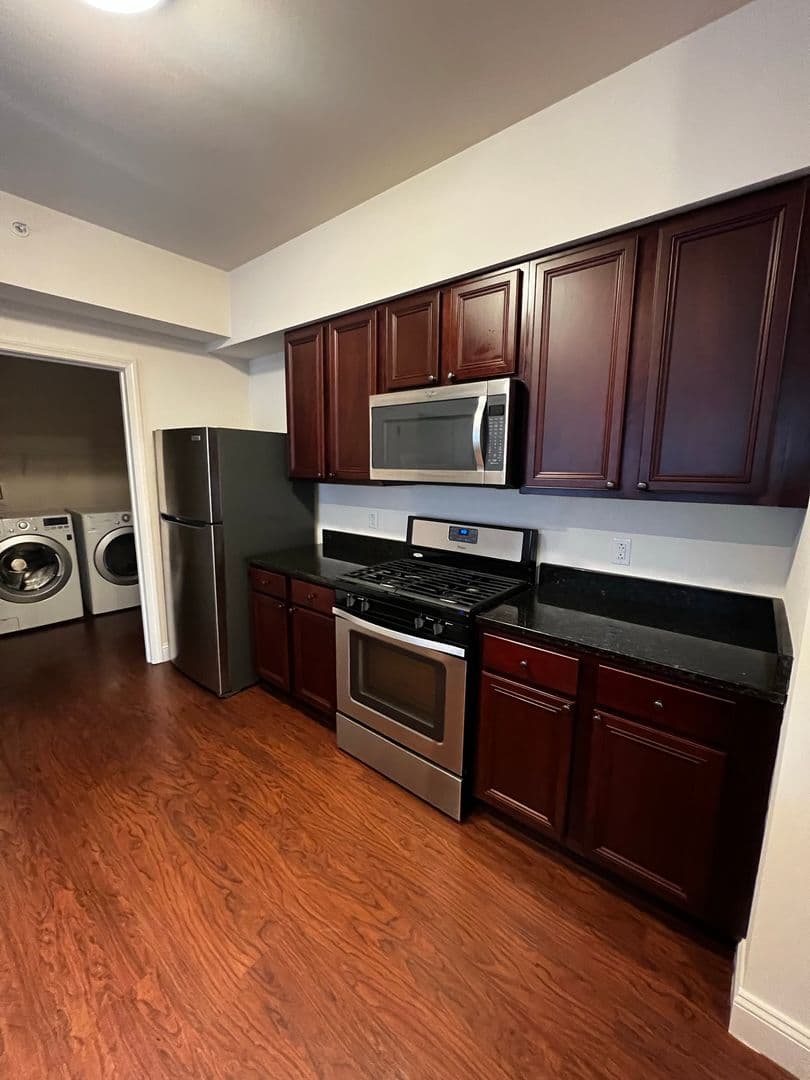 Burlington Apartment: 195 Bayberry Circle