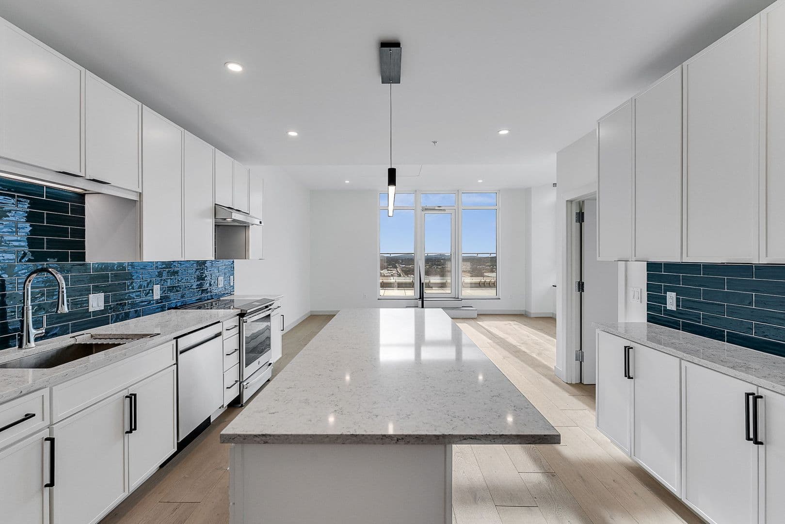 Burlington Apartment: 140 Bank Street