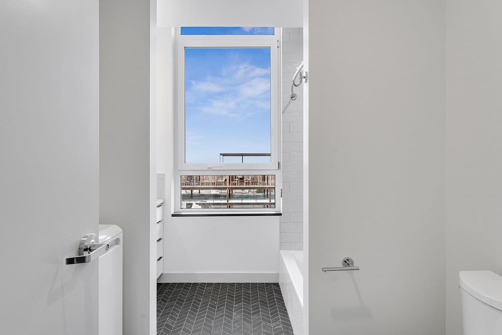 Burlington Apartment: 140 Bank Street