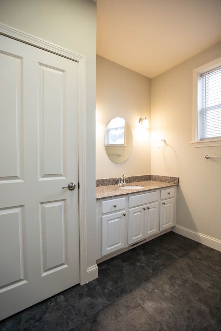Burlington Apartment: 228 Bayberry Circle