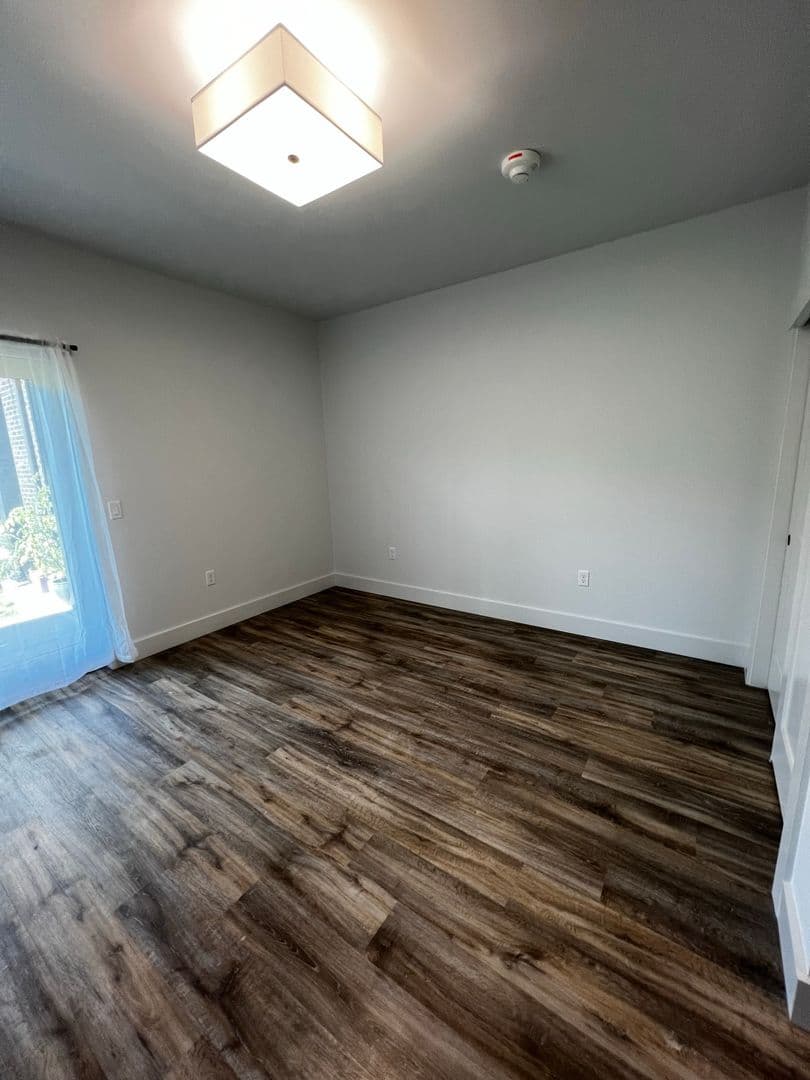 Colchester Apartment: 121 Shea Drive