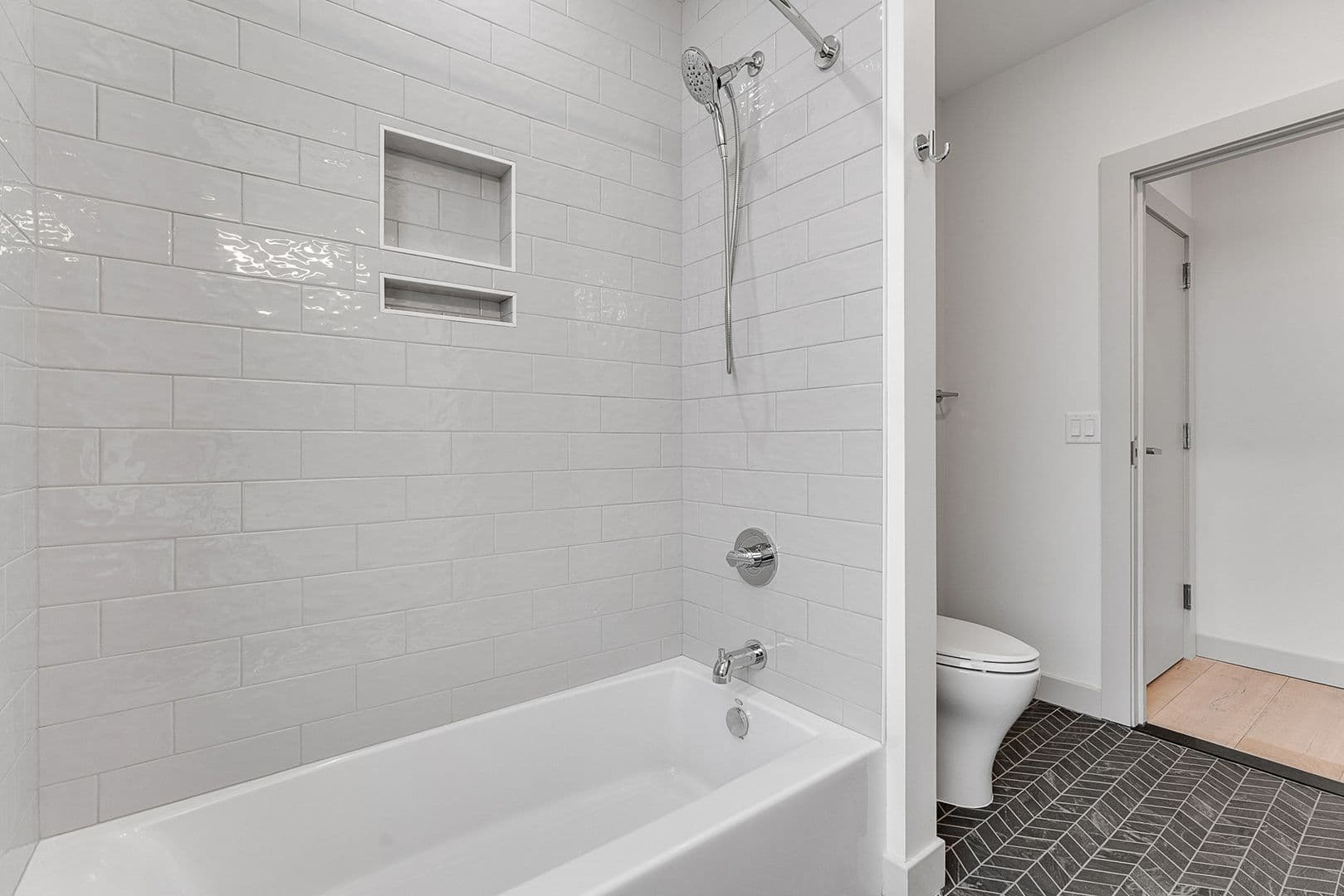 Burlington Apartment: 140 Bank Street