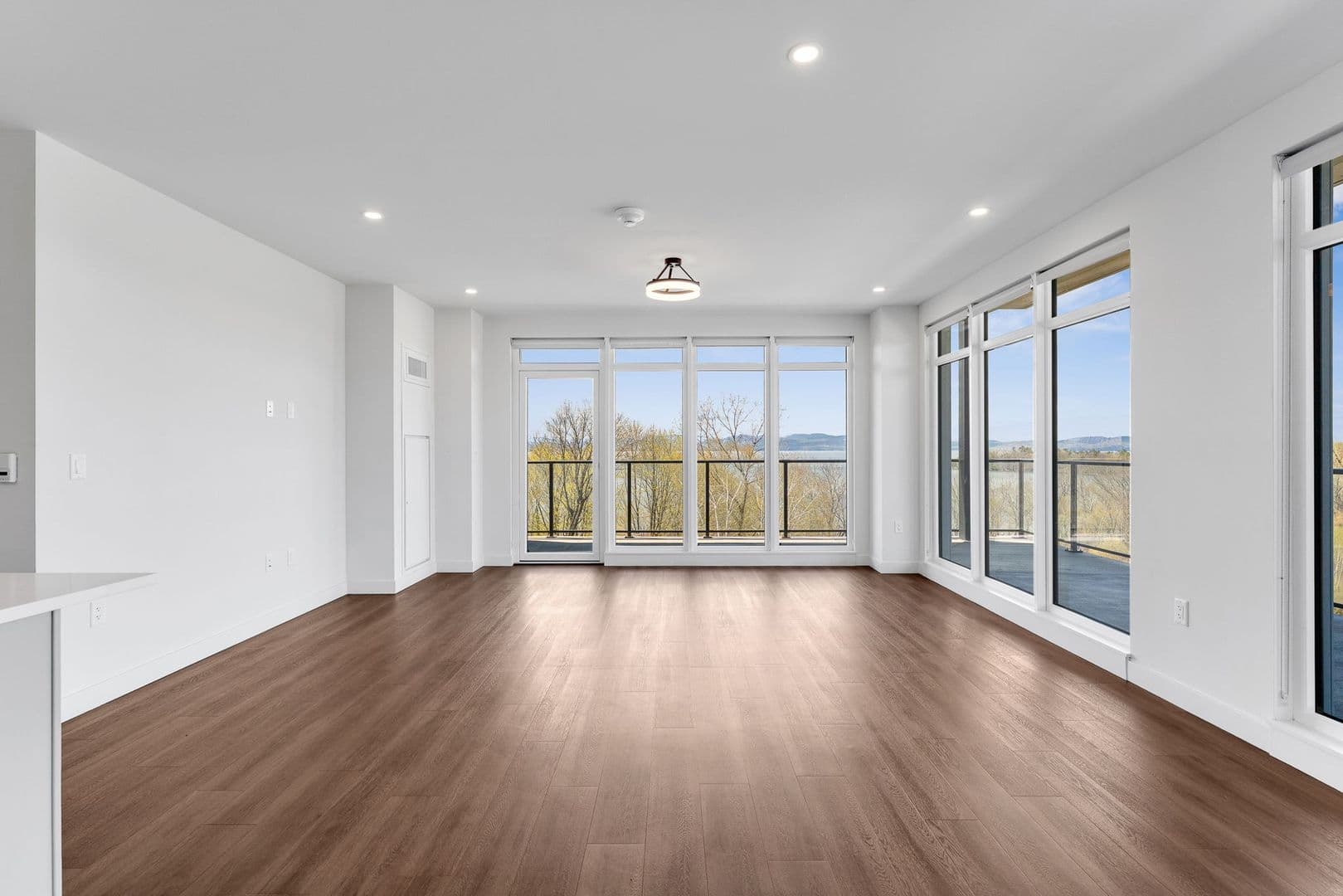 Burlington Apartment: 125 Cambrian Way