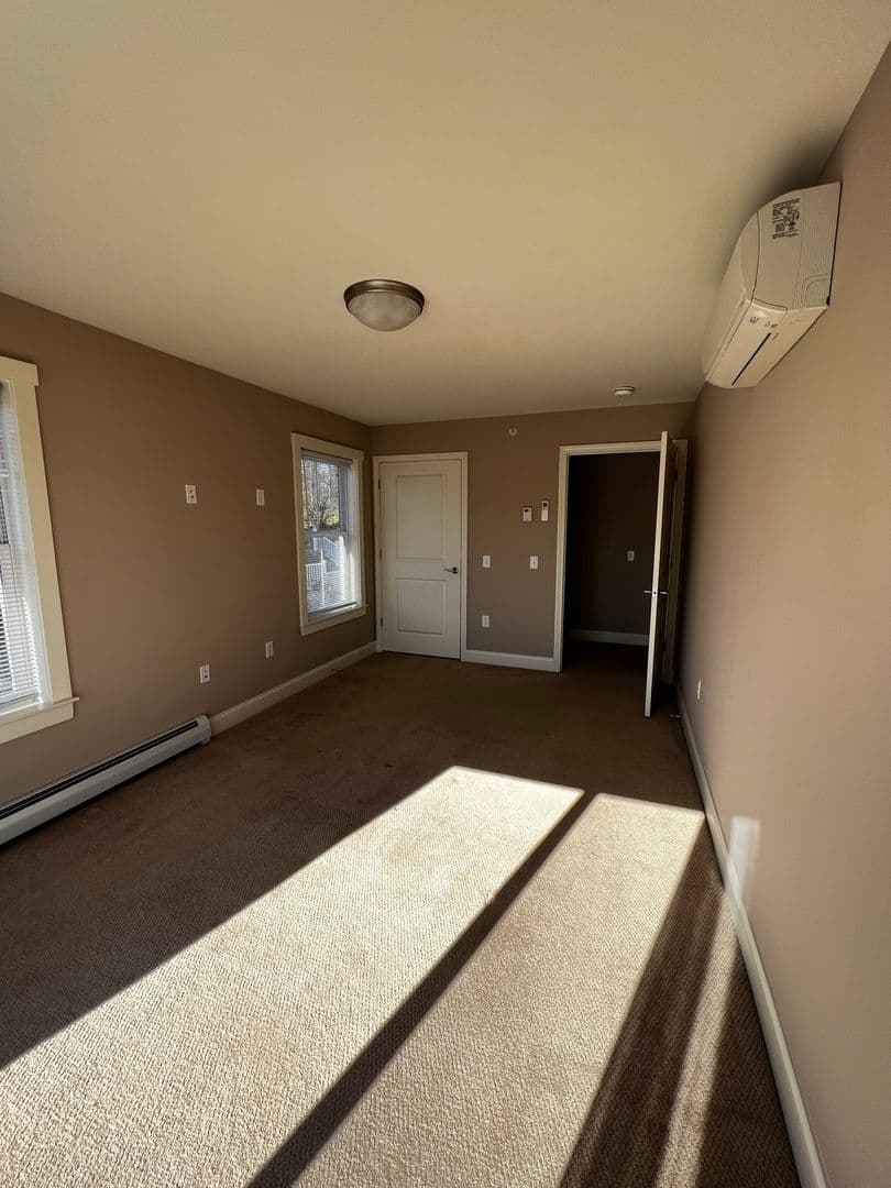 South Burlington Apartment: 127 Churchill Street
