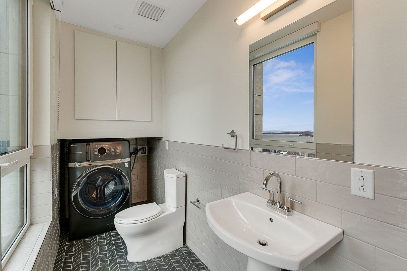 Burlington Apartment: 140 Bank Street