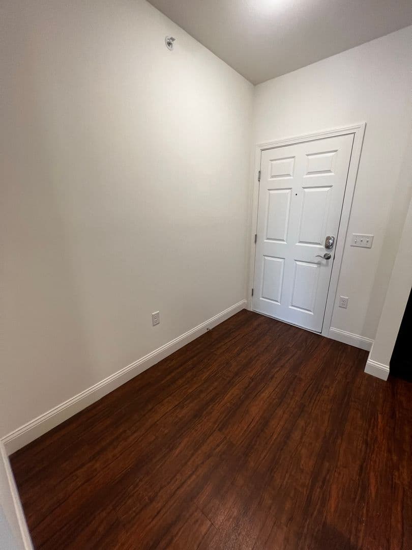 Burlington Apartment: 165 Winterberry Lane