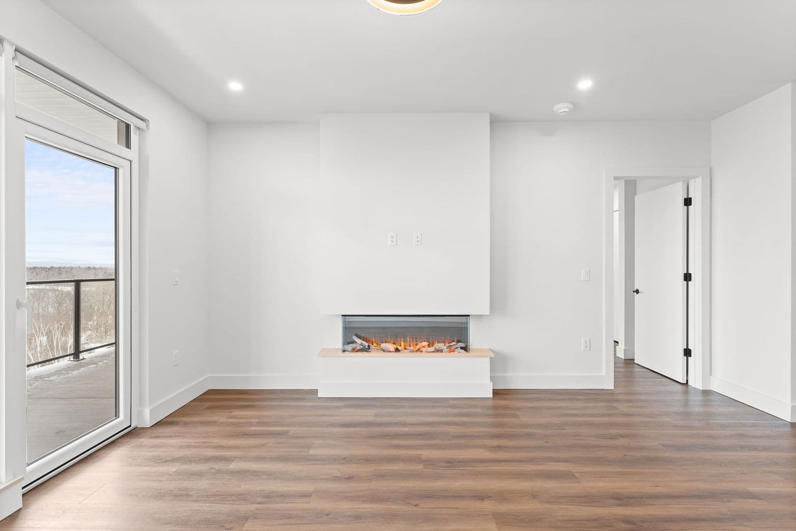 Burlington Apartment: 125 Cambrian Way