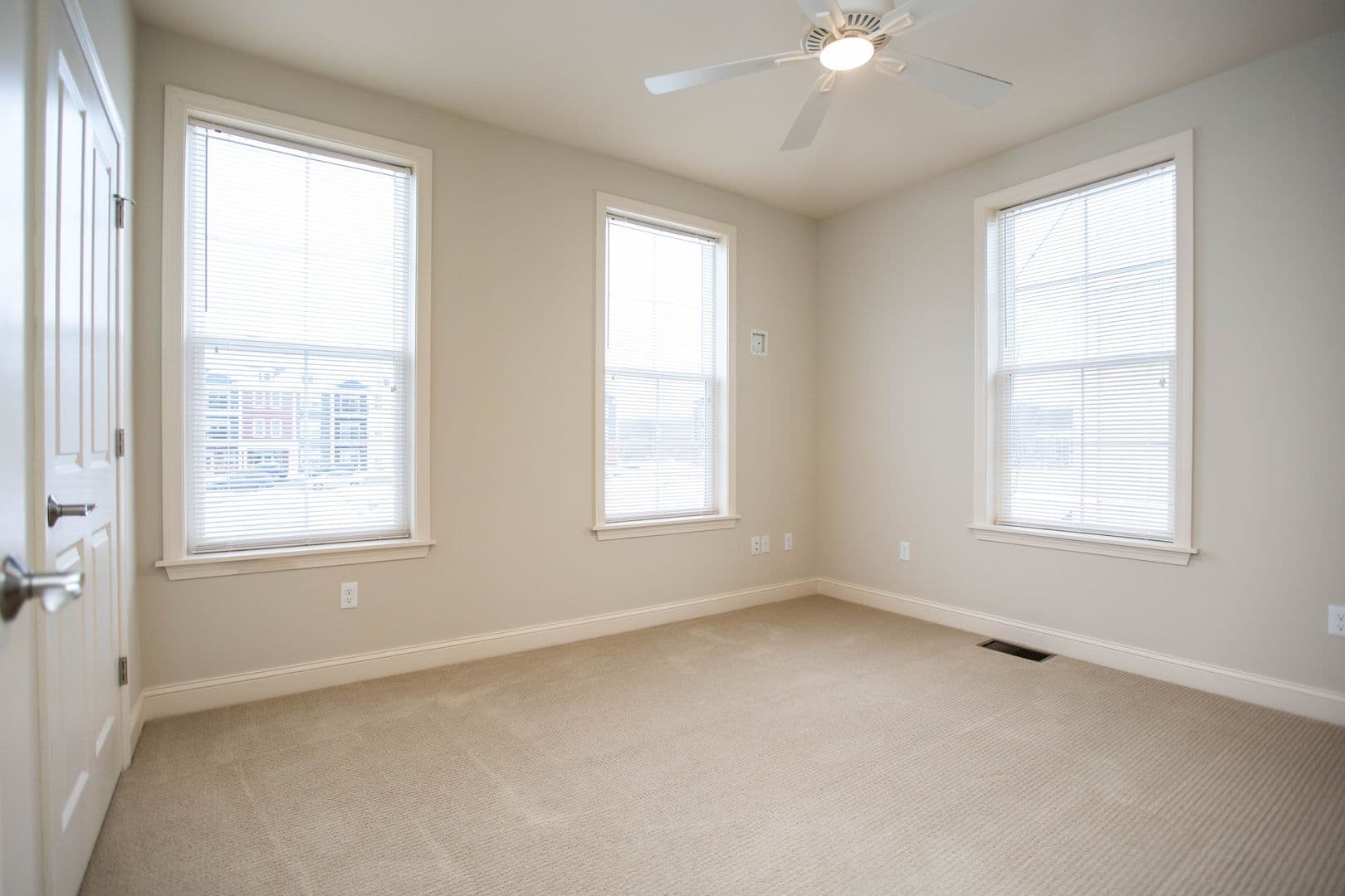 Burlington Apartment: 228 Bayberry Circle