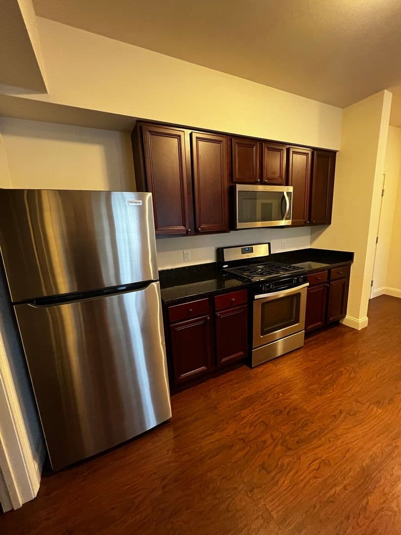 Burlington Apartment: 195 Bayberry Circle