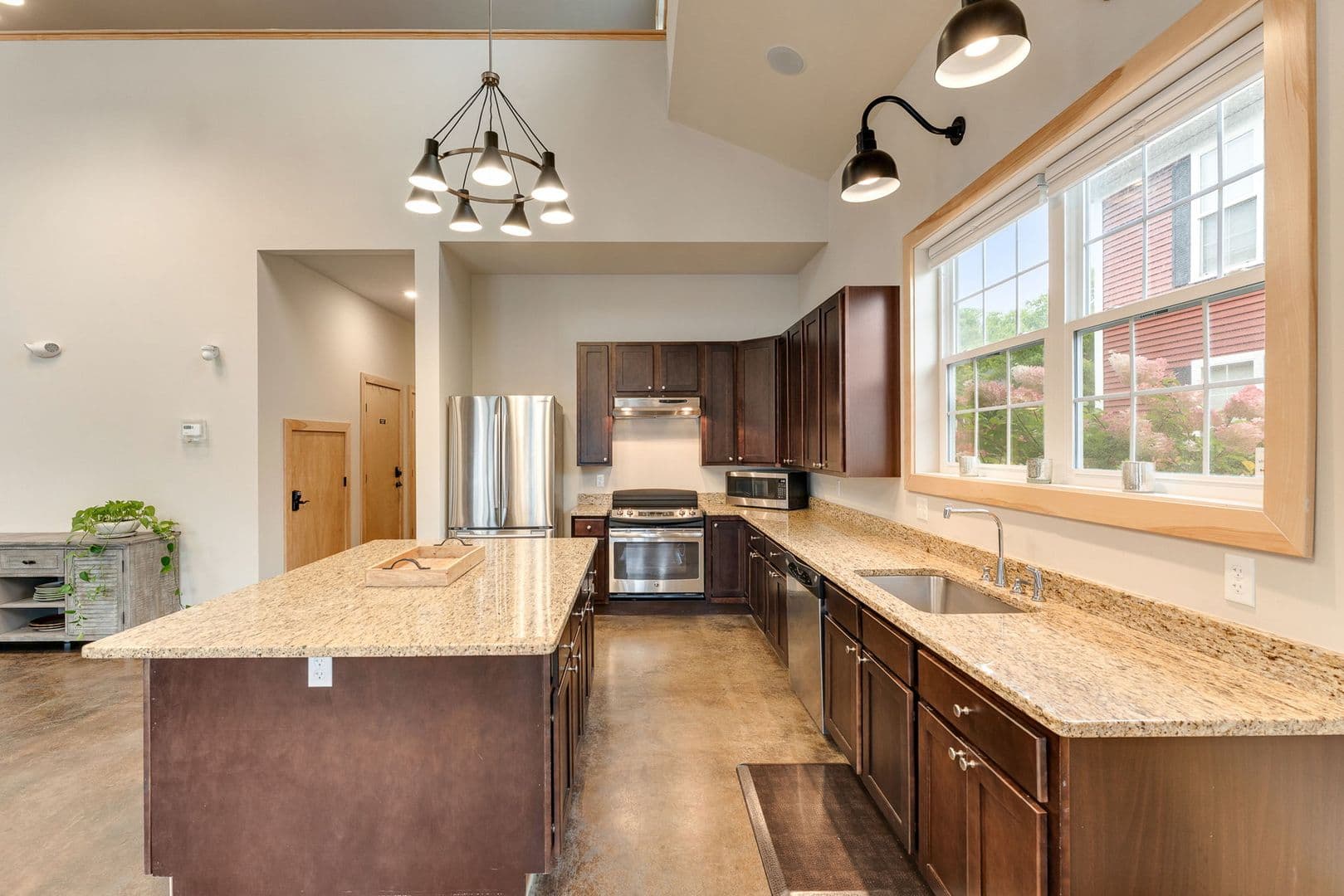 Burlington Apartment: 195 Bayberry Circle