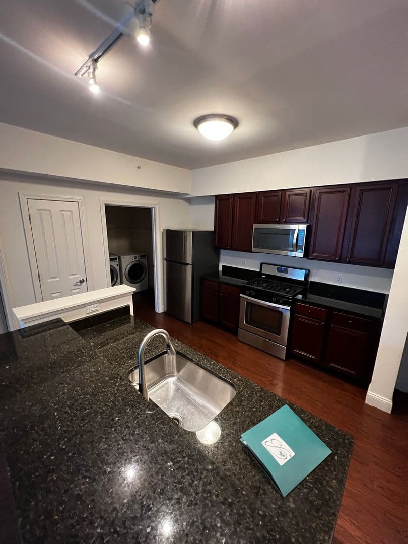 Burlington Apartment: 195 Bayberry Circle