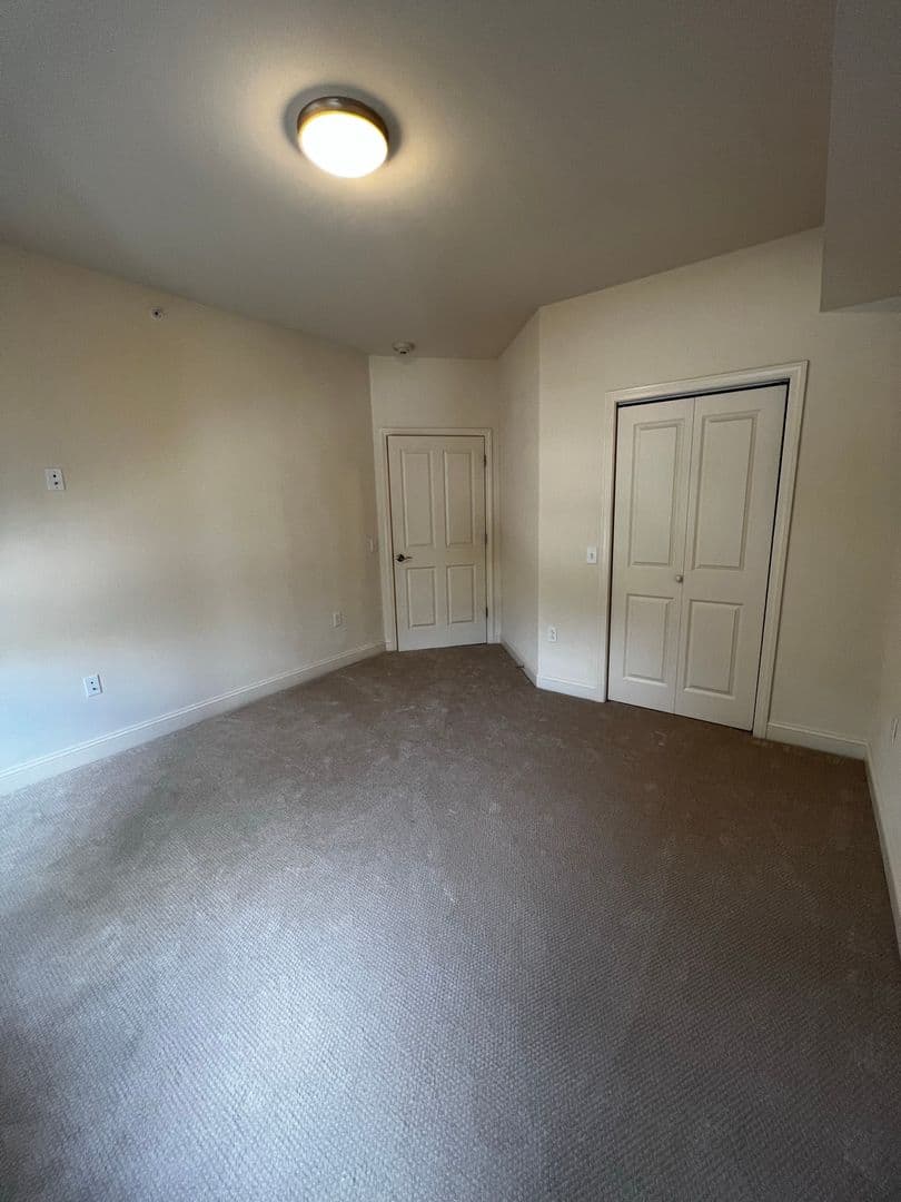 Burlington Apartment: 195 Bayberry Circle