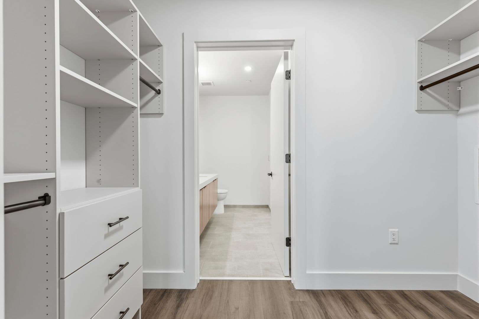 Burlington Apartment: 125 Cambrian Way