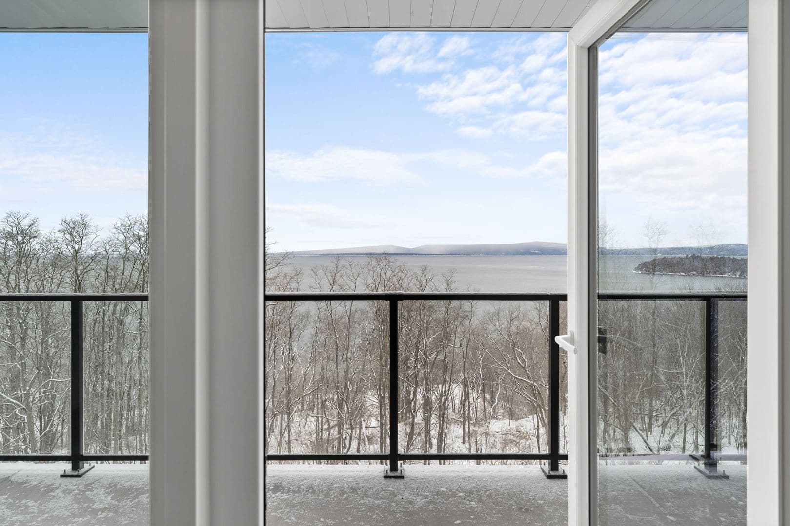 Burlington Apartment: 125 Cambrian Way