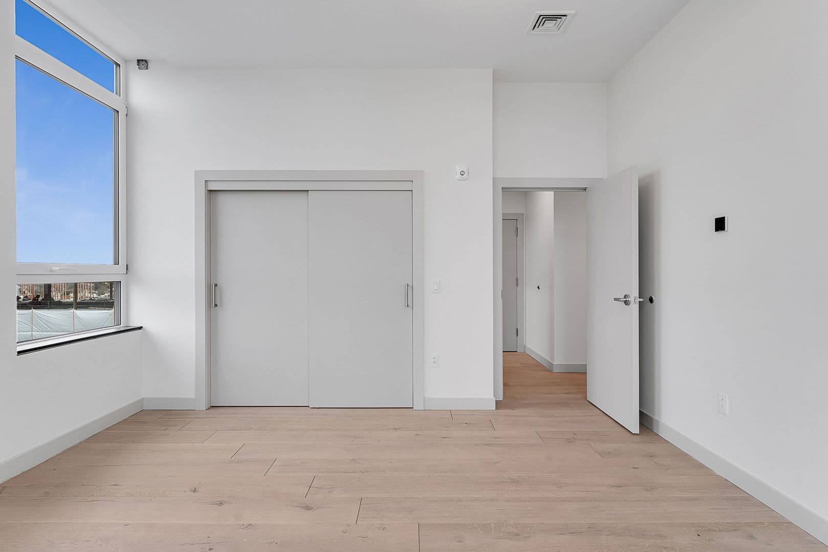 Burlington Apartment: 140 Bank Street