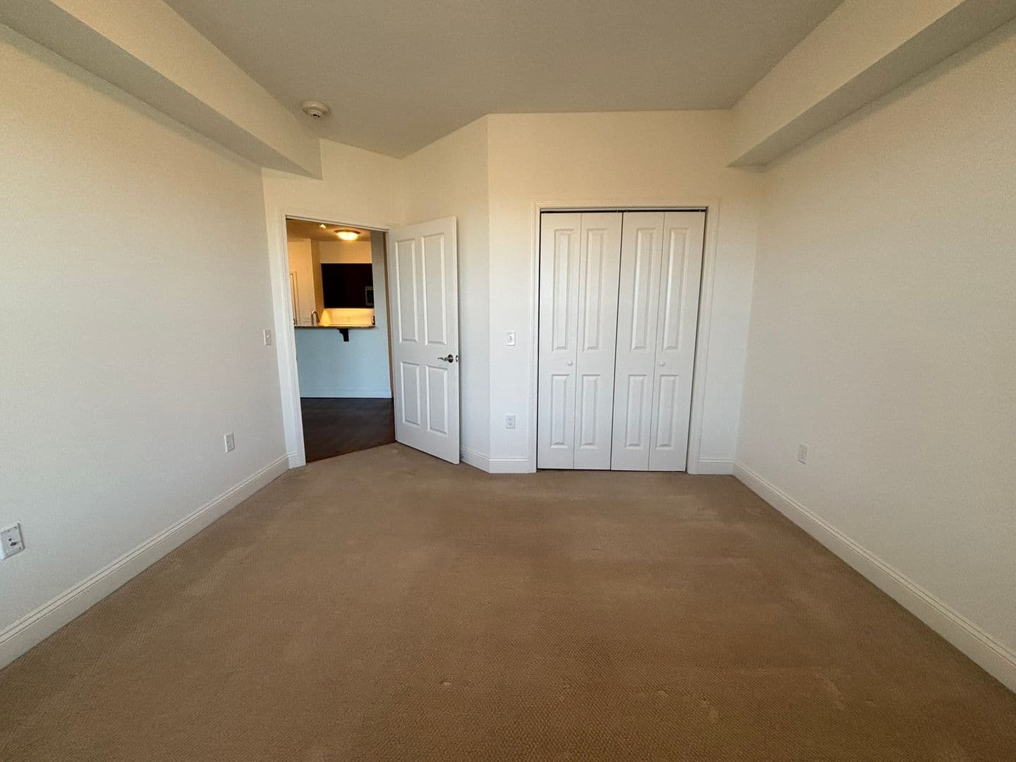 Burlington Apartment: 181 Winterberry Lane