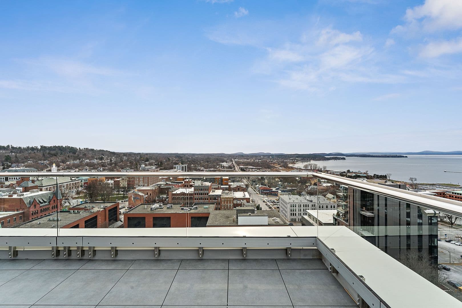 Burlington Apartment: 140 Bank Street