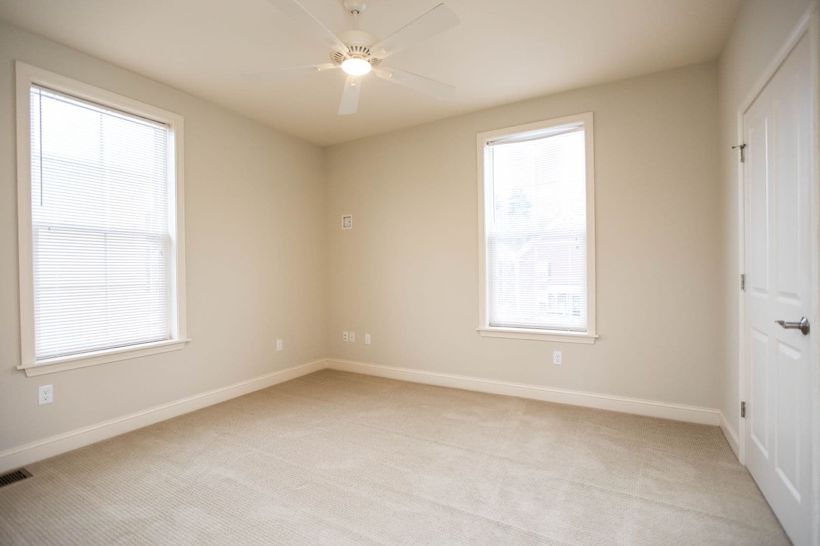 Burlington Apartment: 228 Bayberry Circle
