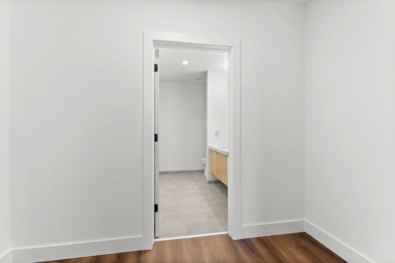 Burlington Apartment: 125 Cambrian Way
