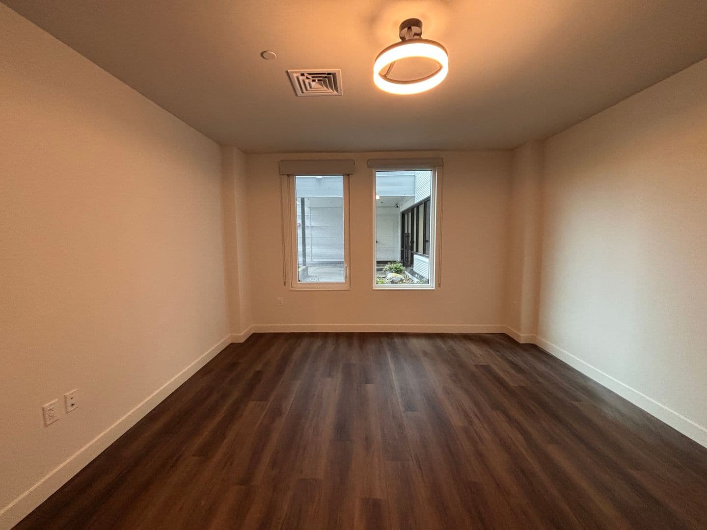 Burlington Apartment: 125 Cambrian Way