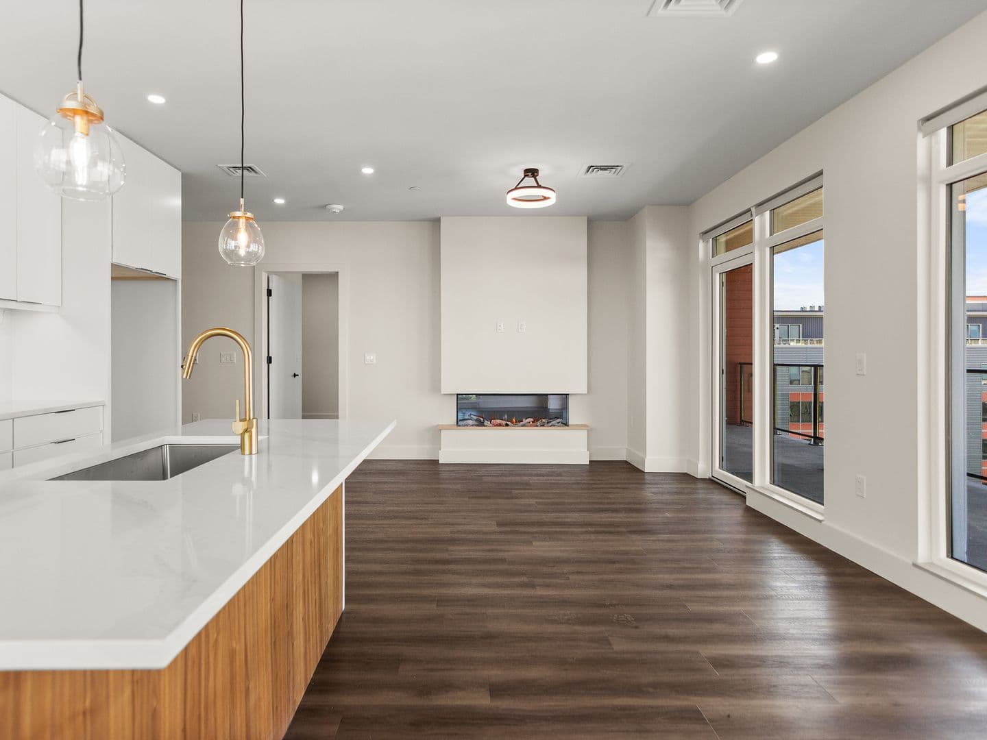 Burlington Apartment: 125 Cambrian Way