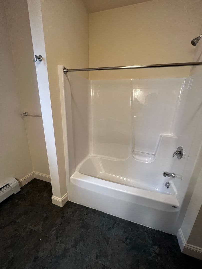 Burlington Apartment: 195 Bayberry Circle