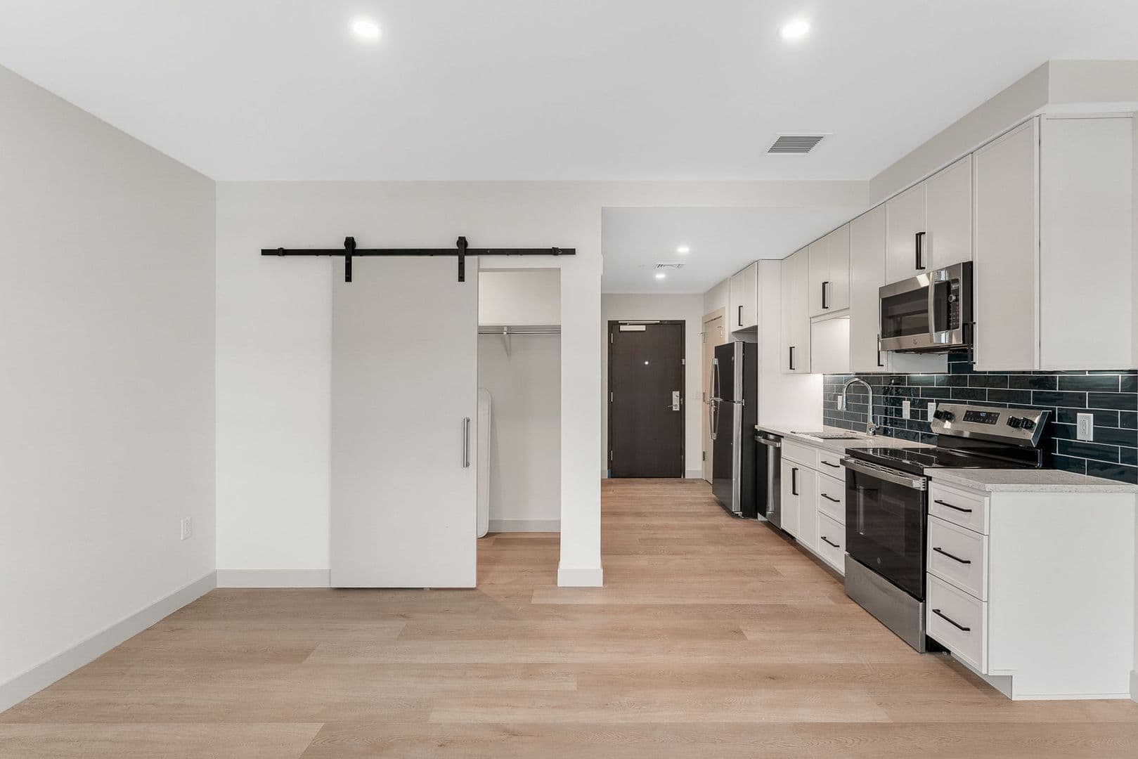 Burlington Apartment: 140 Bank Street