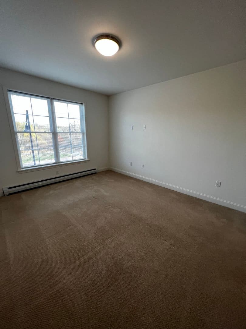 Burlington Apartment: 181 Winterberry Lane