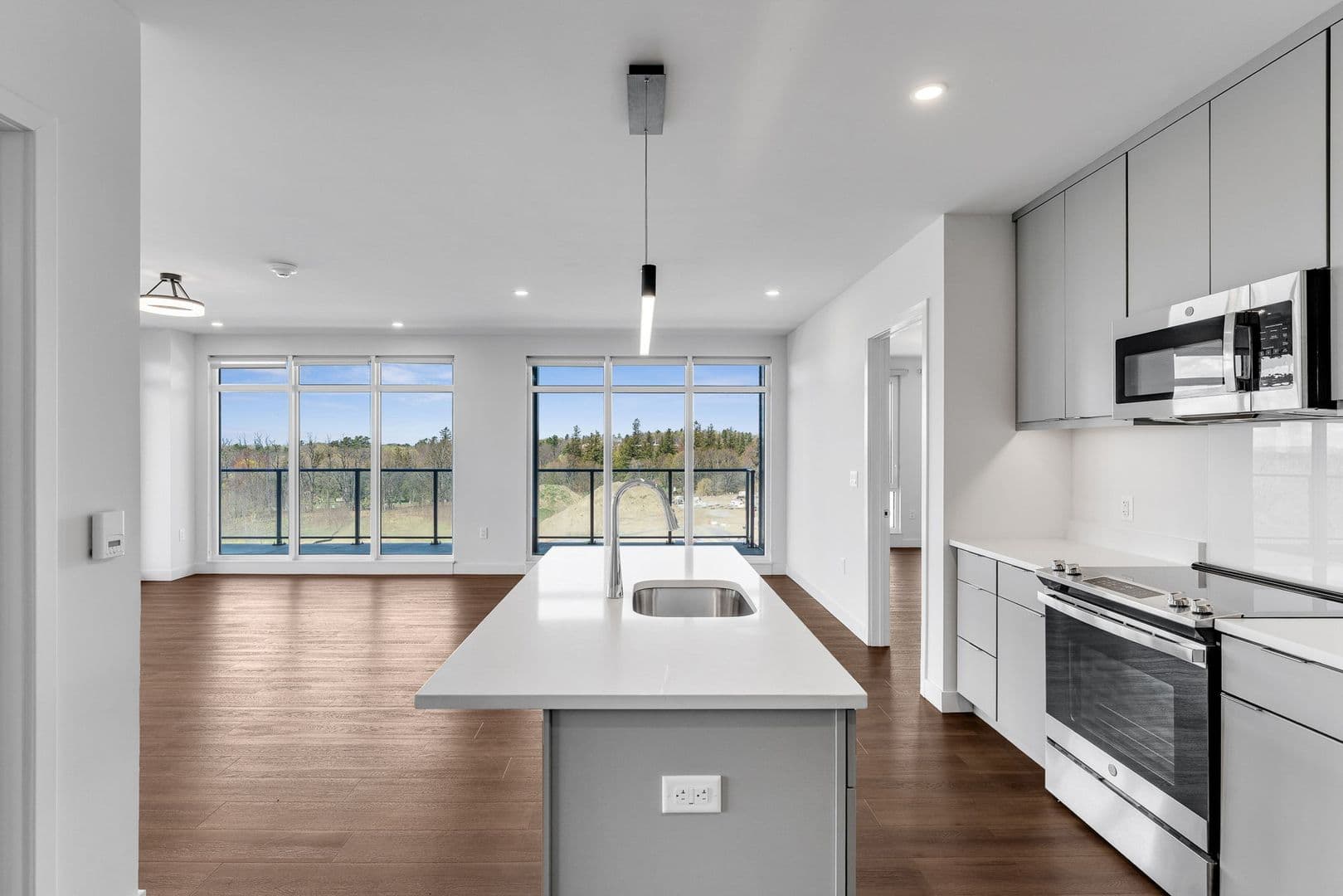 Burlington Apartment: 125 Cambrian Way
