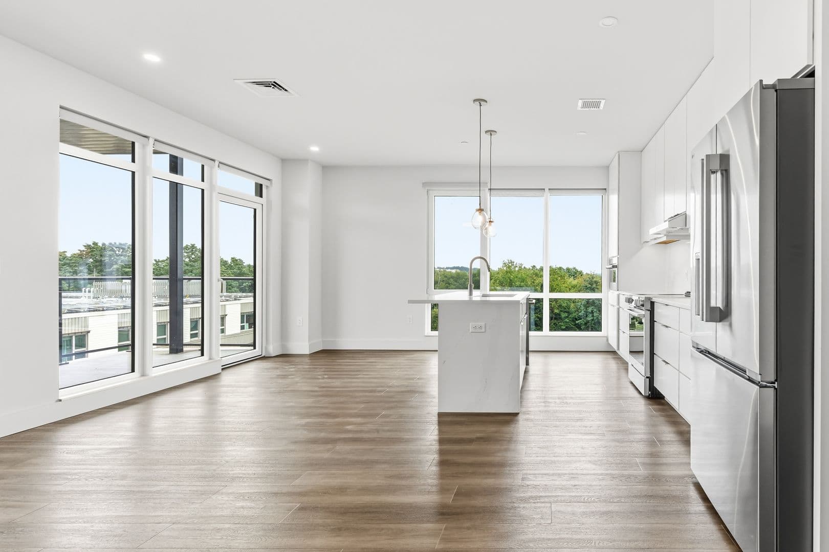 Burlington Apartment: 125 Cambrian Way