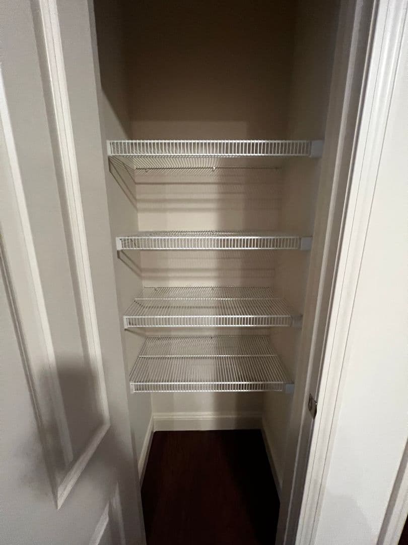Burlington Apartment: 195 Bayberry Circle