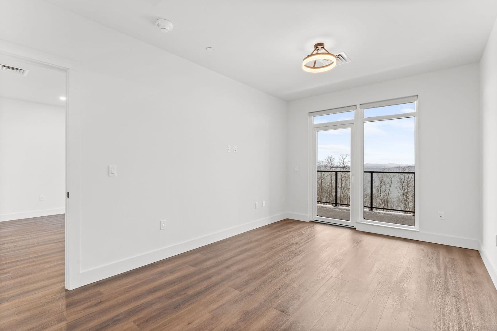 Burlington Apartment: 125 Cambrian Way