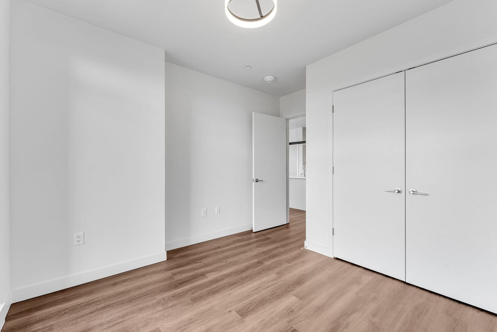Burlington Apartment: 125 Cambrian Way