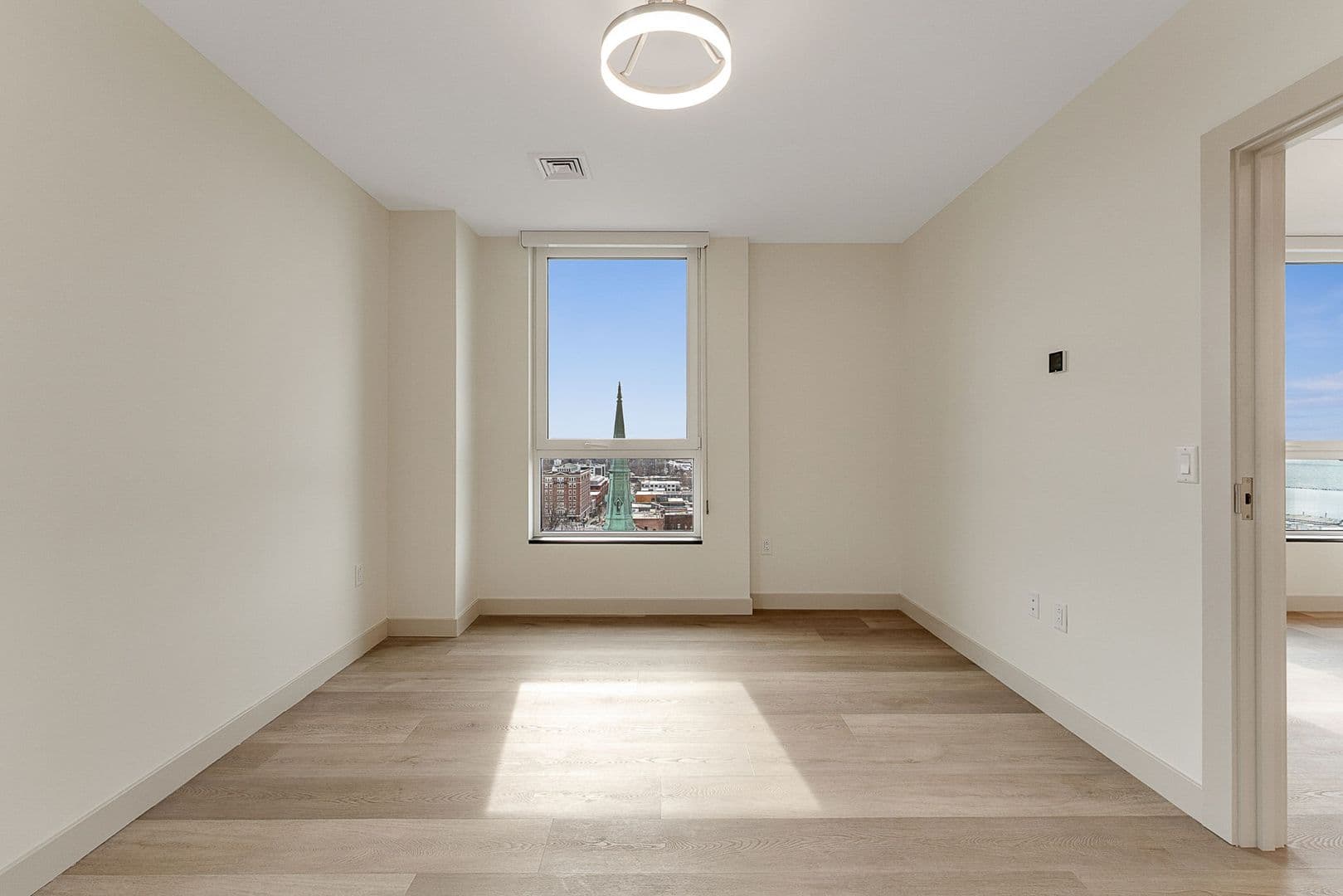 Burlington Apartment: 140 Bank Street