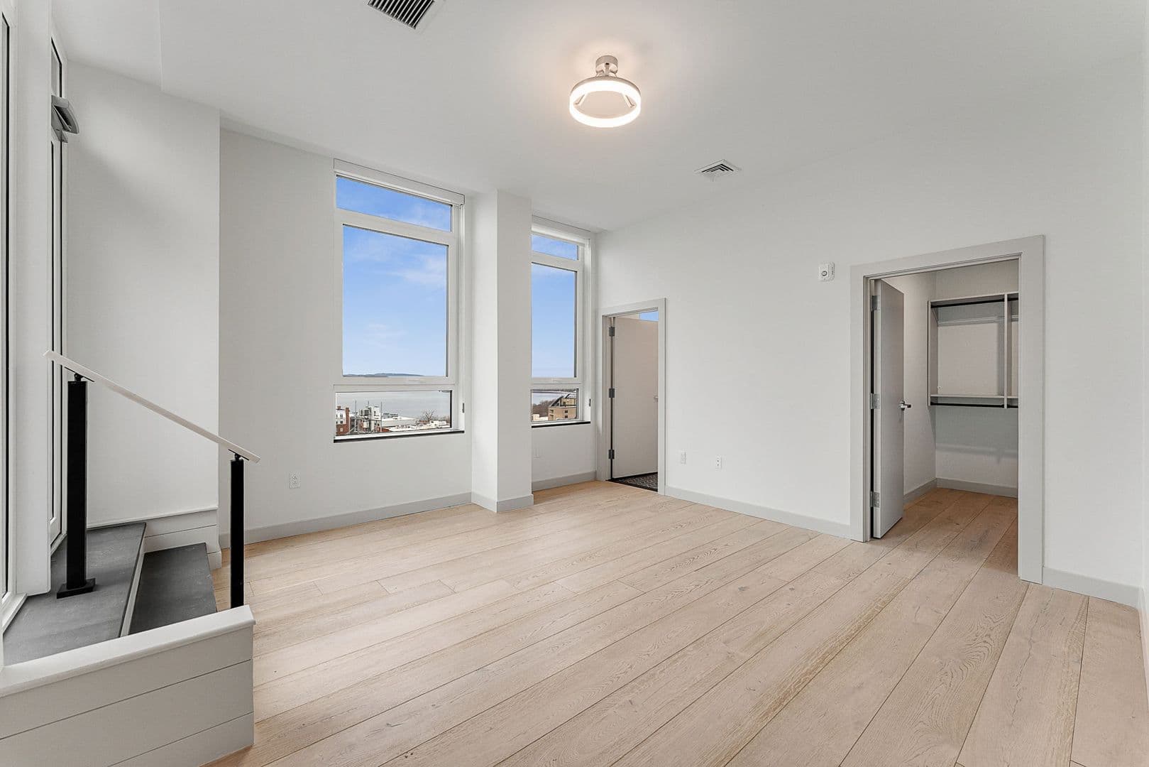 Burlington Apartment: 140 Bank Street