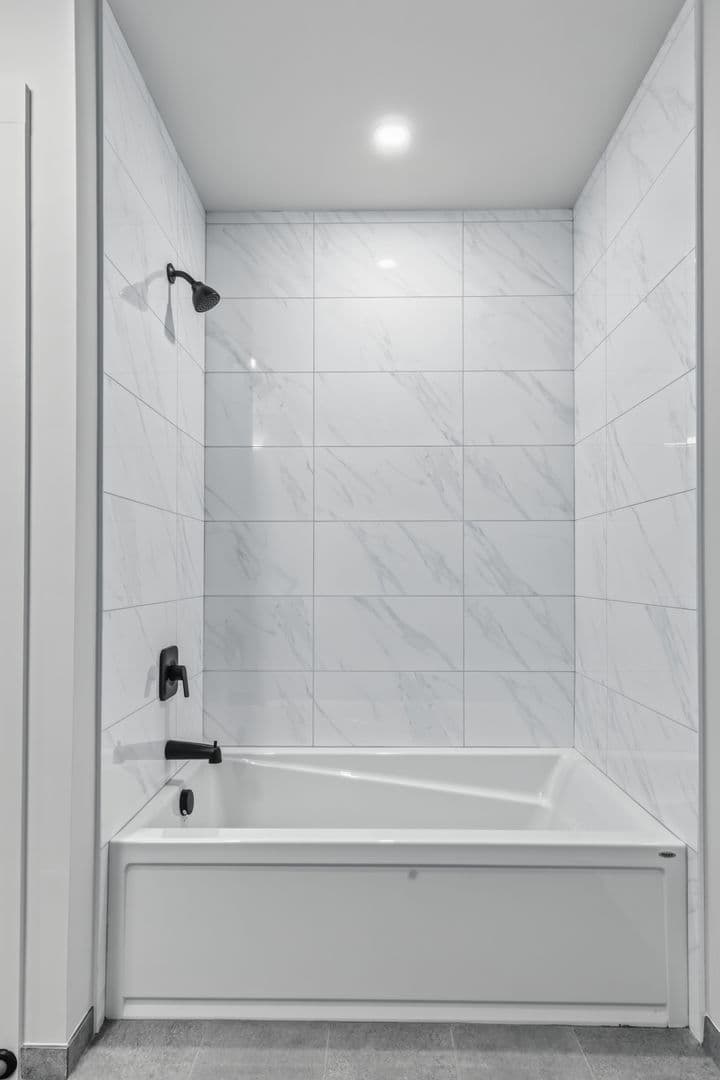 Burlington Apartment: 125 Cambrian Way