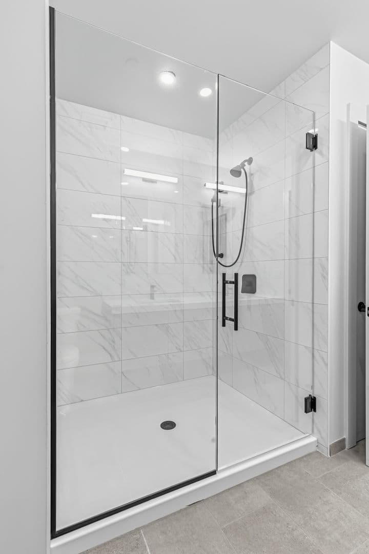 Burlington Apartment: 125 Cambrian Way