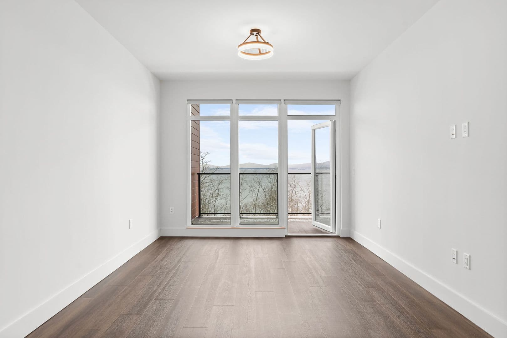 Burlington Apartment: 125 Cambrian Way
